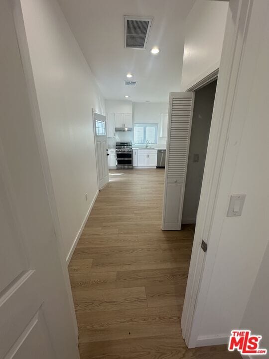 Foto del edificio - 1174-1172 S Windsor Blvd