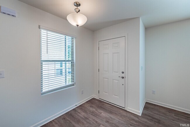 Building Photo - 876 Saratoga Dr