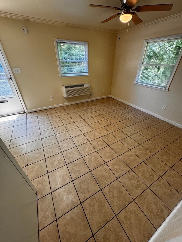 Foto del edificio - 11308 Rte 1