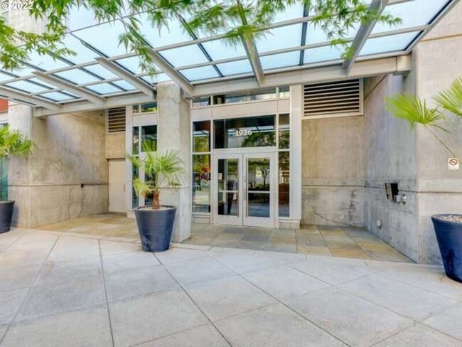 Photo - 1926 W Burnside St Apartment