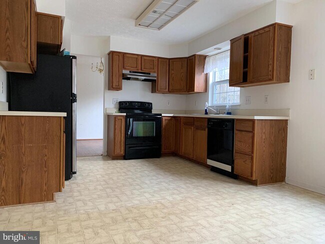 Building Photo - 6488 Wesley Ln