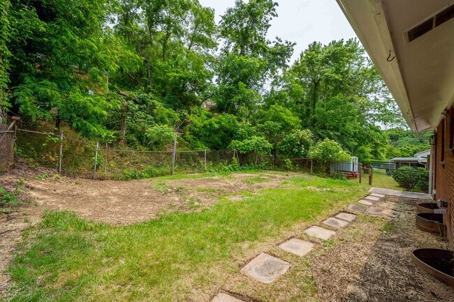 Foto del edificio - AVAILABLE SEPT 1ST!! BEAUTIFUL 3 BEDROOM H...
