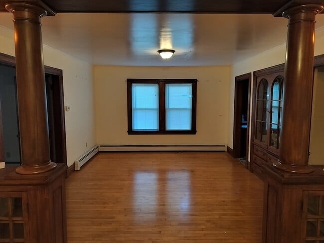 Building Photo - 462 Lincoln St