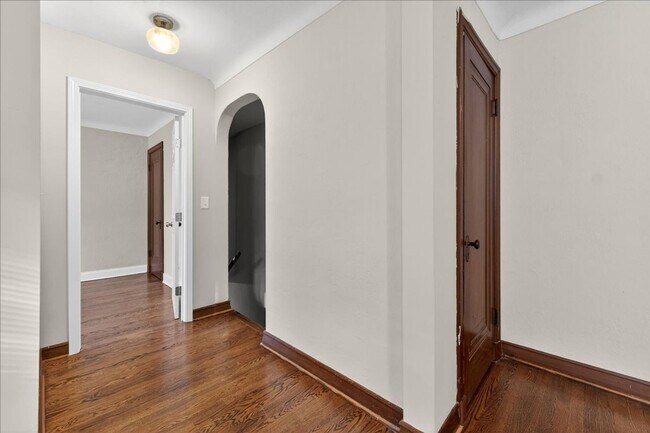 Foto del edificio - TGS Upstairs Lounge