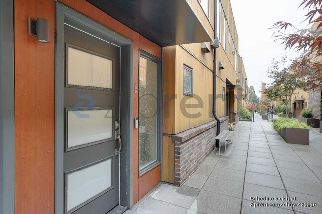 Building Photo - 3300 NE 65th St