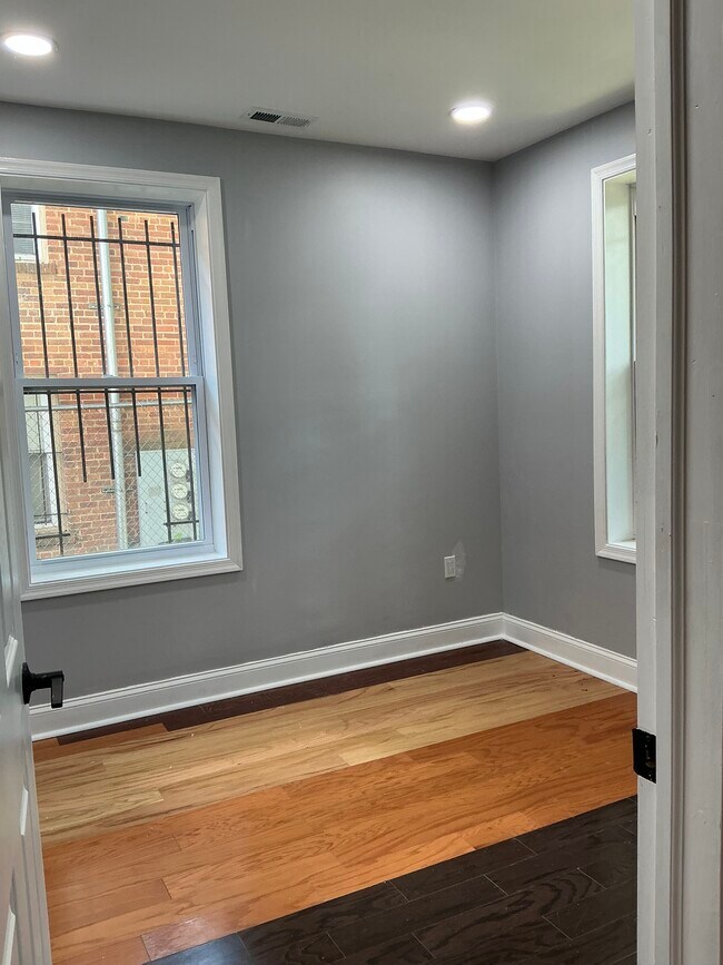 Foto del edificio - 313 Parkland Pl SE