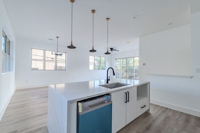 Foto del edificio - Rooftop Living Steps from Greenville Ave | 3BR/3.5BA Townhome