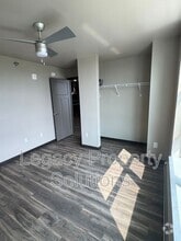 Building Photo - 226 E Greenfield Ln