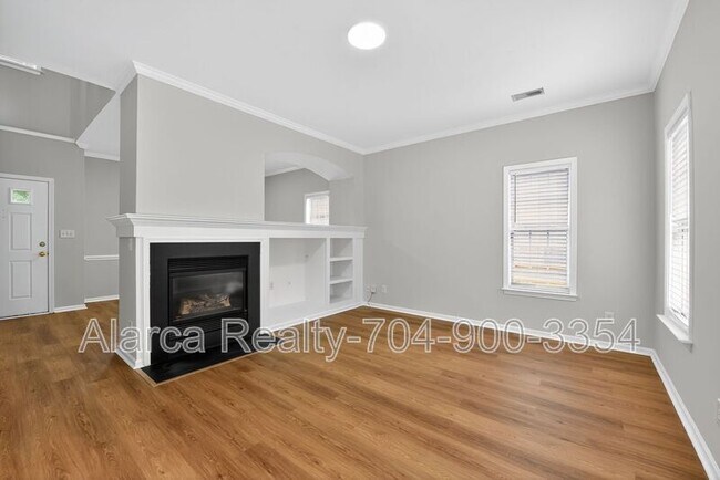 Foto del edificio - 9205 Mitchell Glen Dr