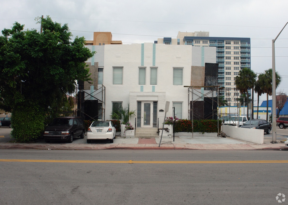 Building Photo - 6953 Harding Ave