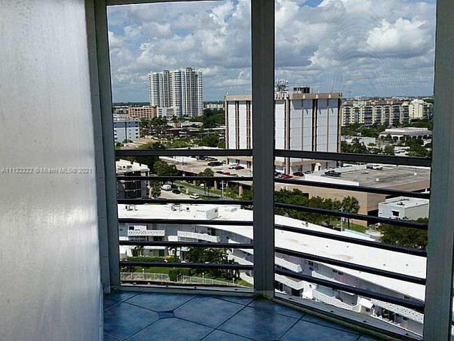 Building Photo - 100 Golden Isles Dr