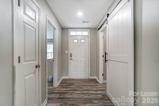 Foto del edificio - 5519 Waverly Lynn Ln