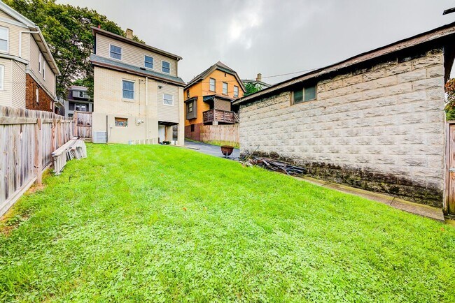 Building Photo - Stunning 3 bedroom home in Bon Air availab...