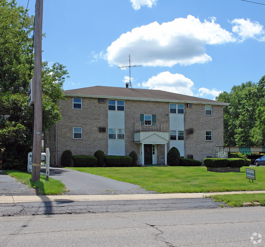 Foto principal - 1924 Elm Rd NE