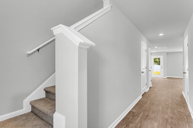 Building Photo - END unit Townhome in New Hampstead