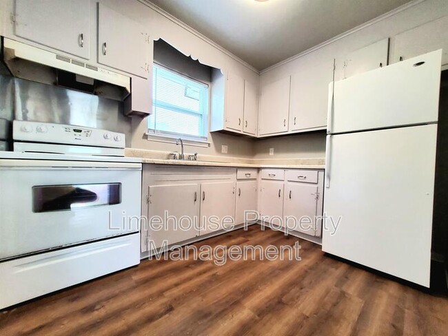 Building Photo - 119 Bob Ln