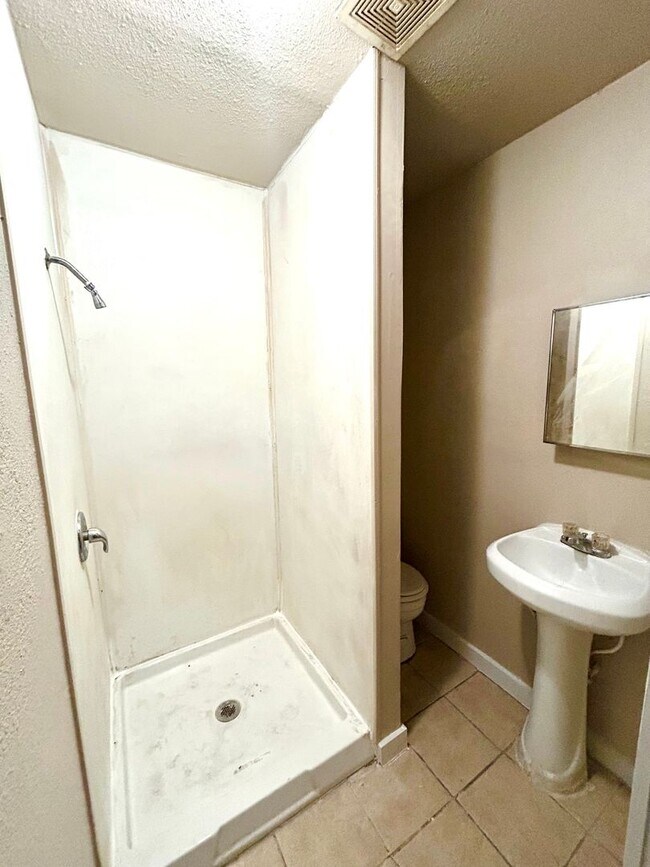 Foto del edificio - **APPLICATION RECEIVED** **MOVE-IN SPECIAL...