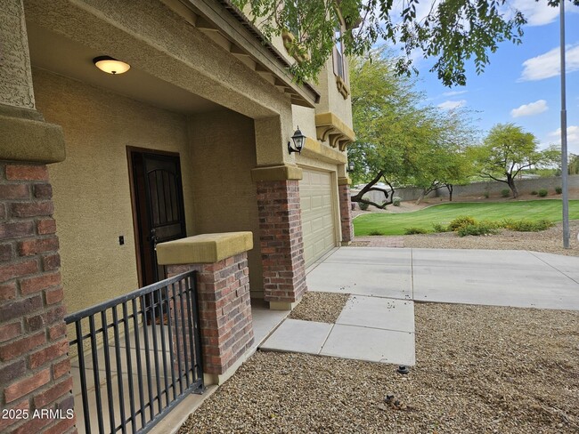 Foto del edificio - 3425 E Wayland Dr