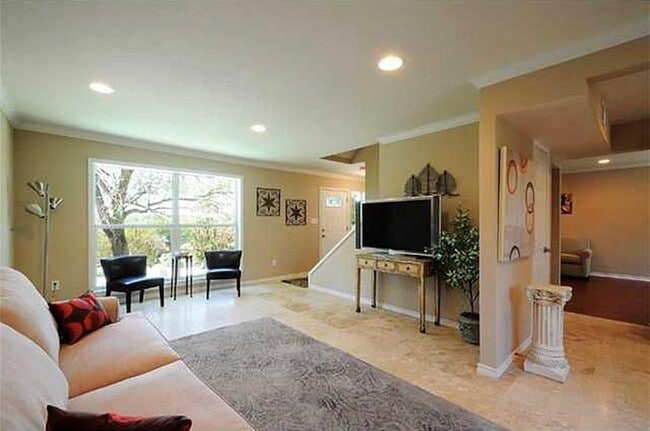 Building Photo - 6812 Syracuse Cove