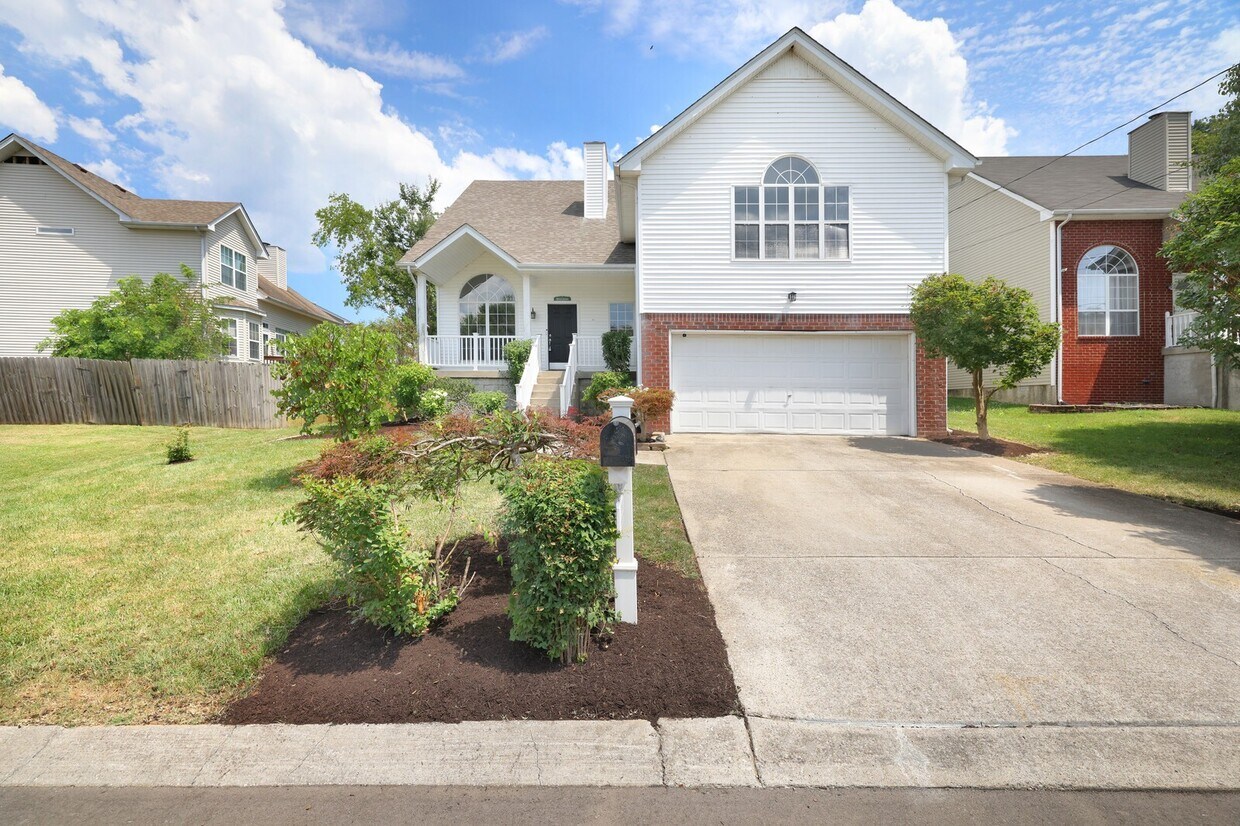Primary Photo - 3127 Creekview Ln