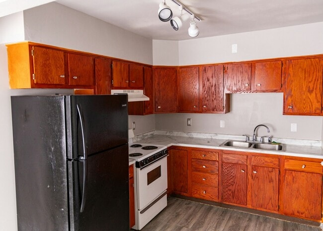 Building Photo - 3023 Parkside Ave