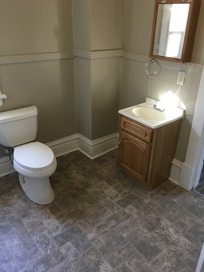 Building Photo - 344 Oney Ave