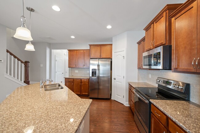Building Photo - Durham 3 bedroom 2.5 Bath Townhouse