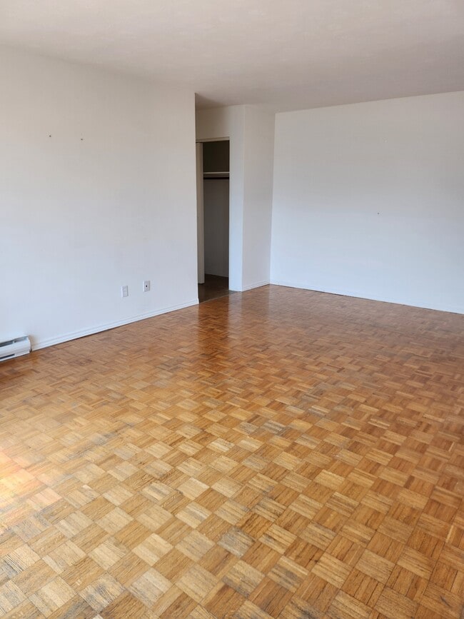 Photo du bâtiment - 440 Woodlawn Rd E