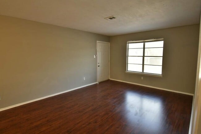 Building Photo - 3641 N MacGregor Way