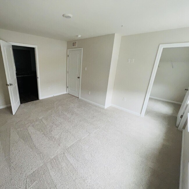Building Photo - Newly Constructed Townhome in Northeastern...