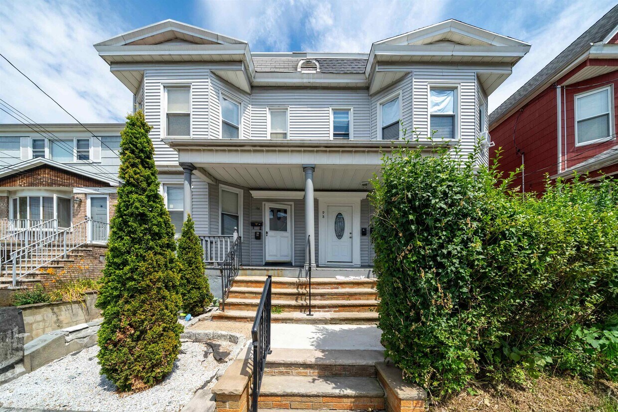 Primary Photo - 98 Trask Ave