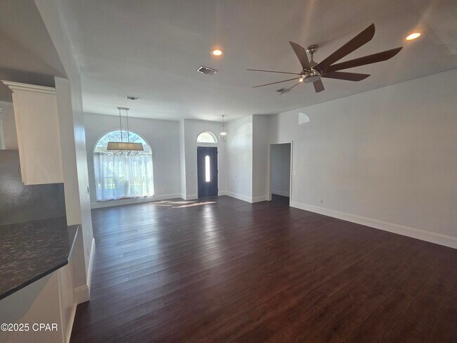 Foto del edificio - 1303 Sutherland Ct