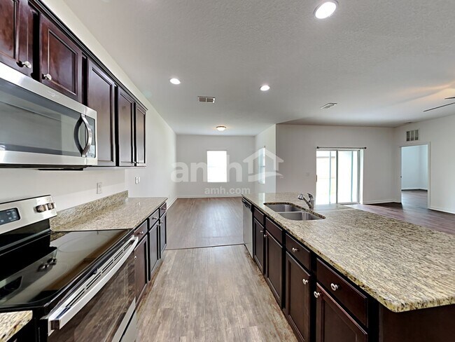 Foto del edificio - 4878 St James Ln