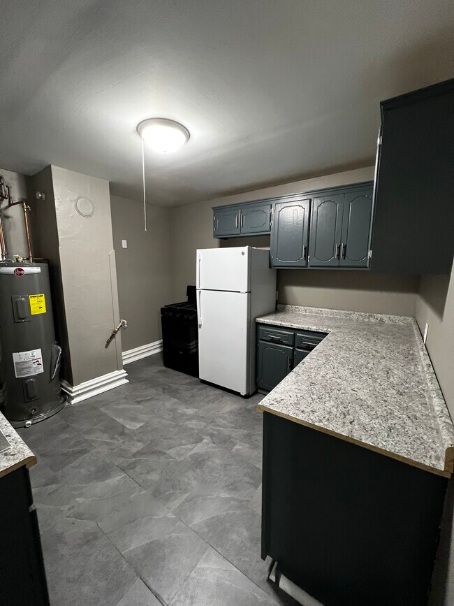 Kitchen - 3014 California St NE