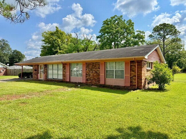 Foto del edificio - 3-Bedroom -Bright, Charming, and Move-In R...