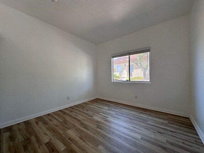 Building Photo - First Floor Condo with 2 Beds, 2 Baths, an...