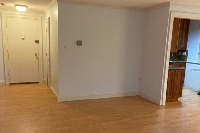 Building Photo - 10201 Grosvenor Pl