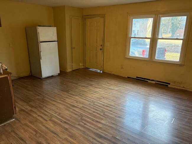 Building Photo - 422 Brewer Street