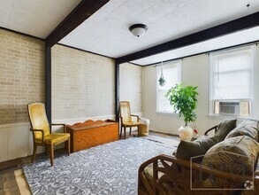 Building Photo - 115 N Newberry St