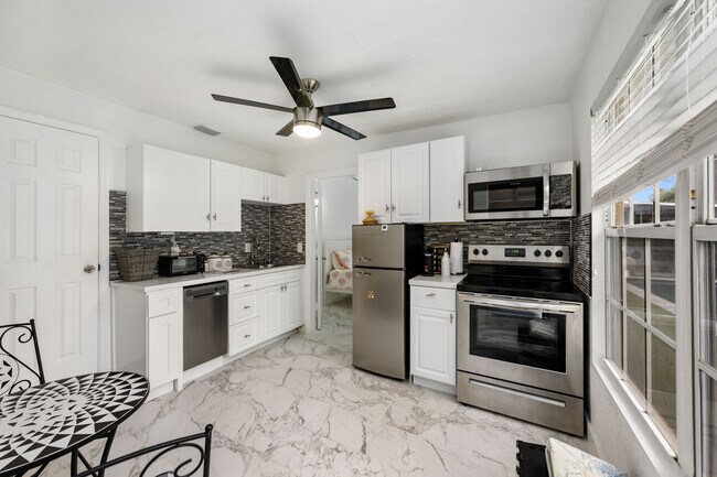 Kitchen - 4344 Kent Ave