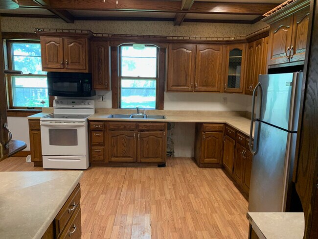 Building Photo - Large Brick Home in Peoria