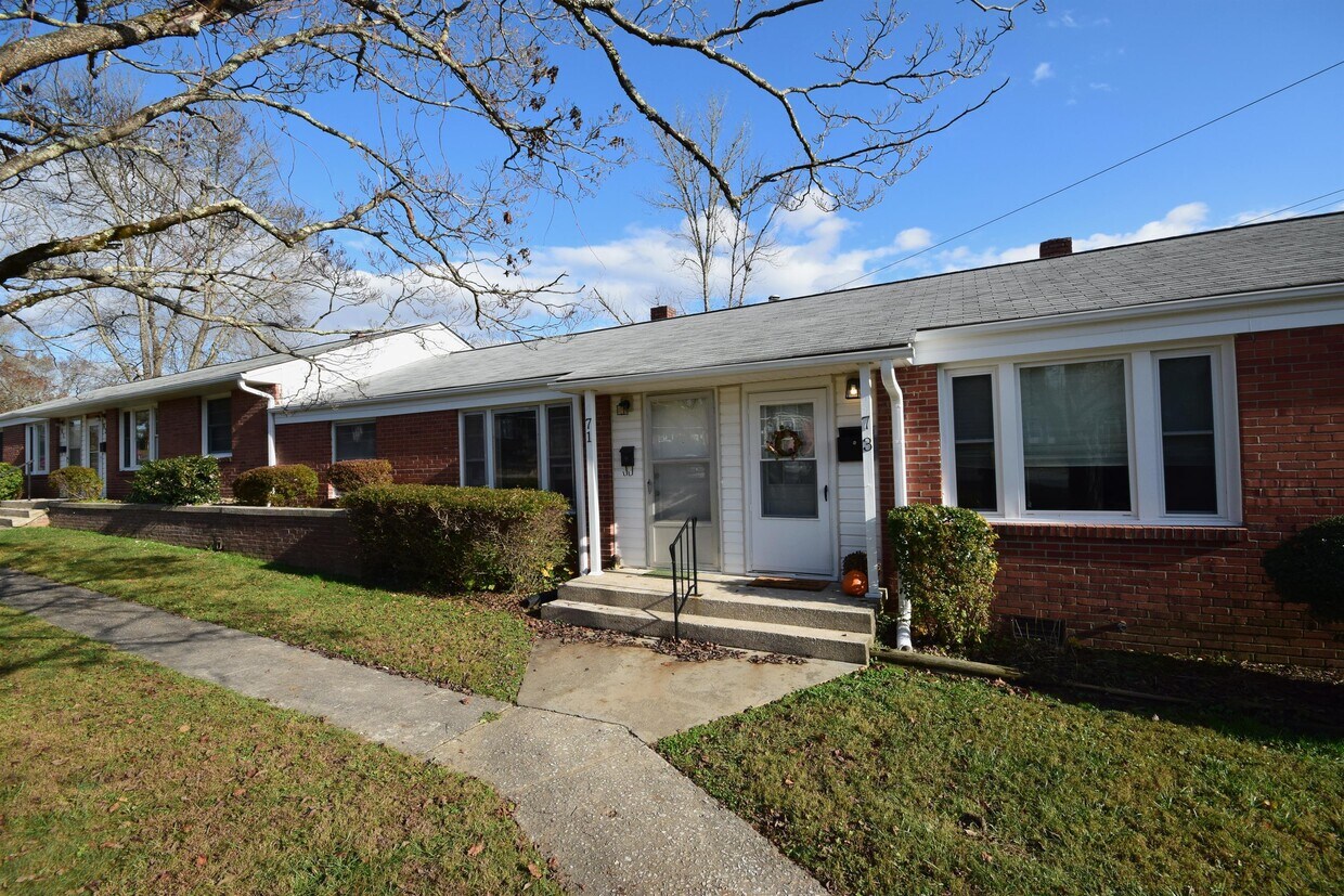 Primary Photo - 71 Trowbridge Ln