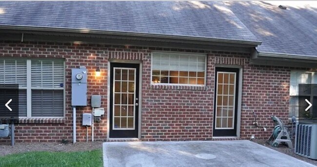 Foto del edificio - 858 Jarman Dr