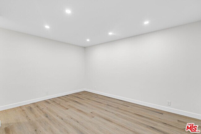 Foto del edificio - 1333 Barry Ave