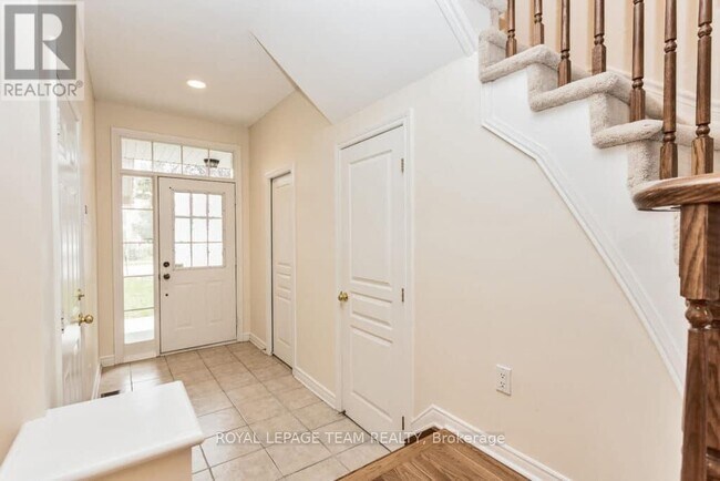 Photo du bâtiment - 122 Saddlesmith Cir