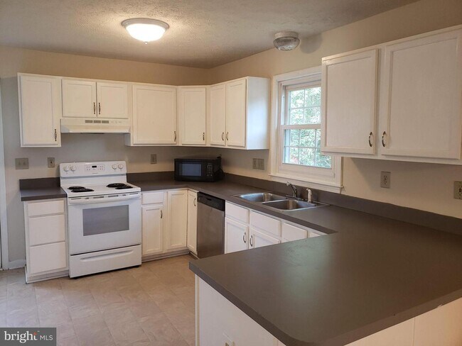 Foto del edificio - 7620 Regency Glen Dr