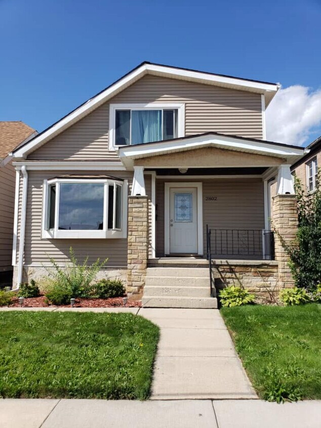Foto principal - 2802 S Chicago Ave
