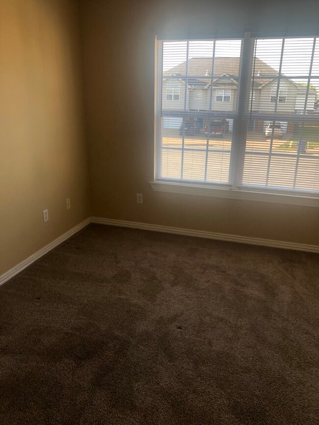 master bedroom - 2910 Meridian Plz