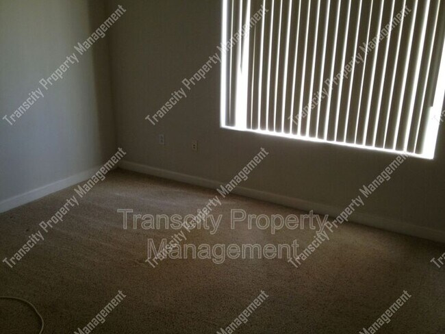 Foto del edificio - 4455 E Paradise Vlg Pkwy S