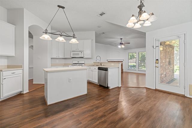 Foto del edificio - 6019 Hillside Ln